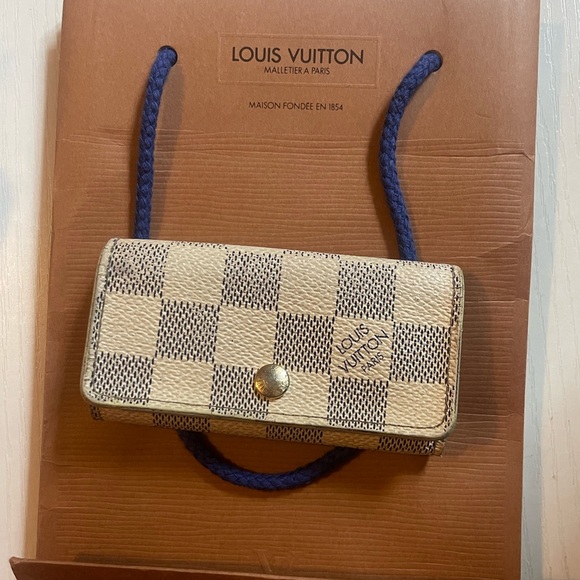 Louis Vuitton Key Holder with Louis Vuitton Gift Bag - Picture 4 of 4
